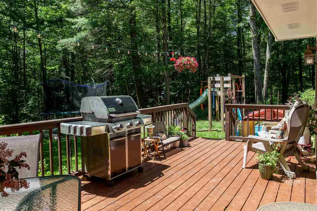 28 Ledgewood Drive Strafford NH 03884