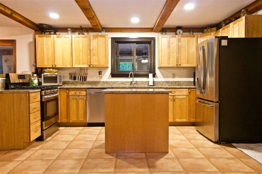 28 Ledgewood Drive Strafford NH 03884