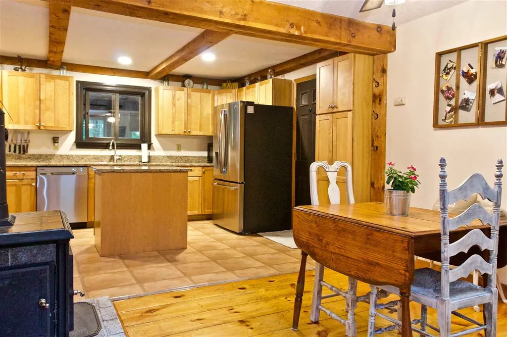 28 Ledgewood Drive Strafford NH 03884
