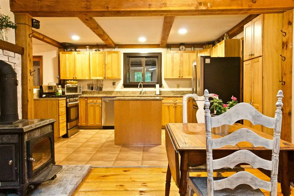 28 Ledgewood Drive Strafford NH 03884
