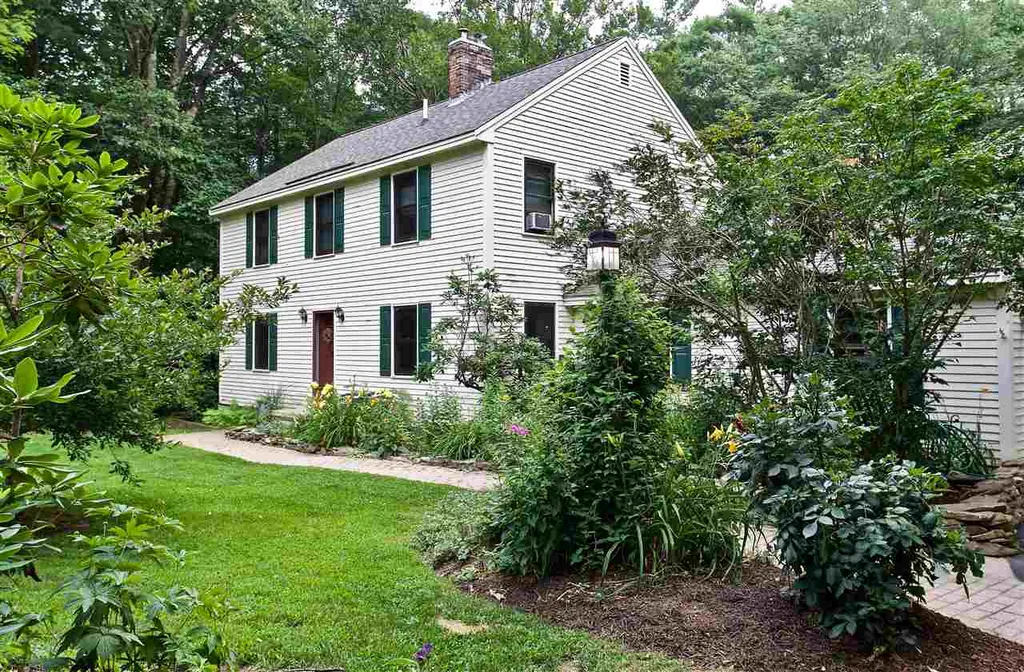 28 Ledgewood Drive Strafford NH 03884