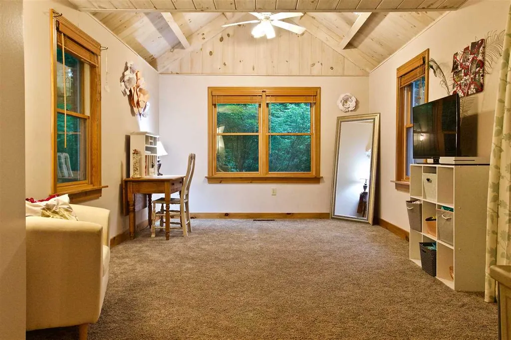 28 Ledgewood Drive Strafford NH 03884