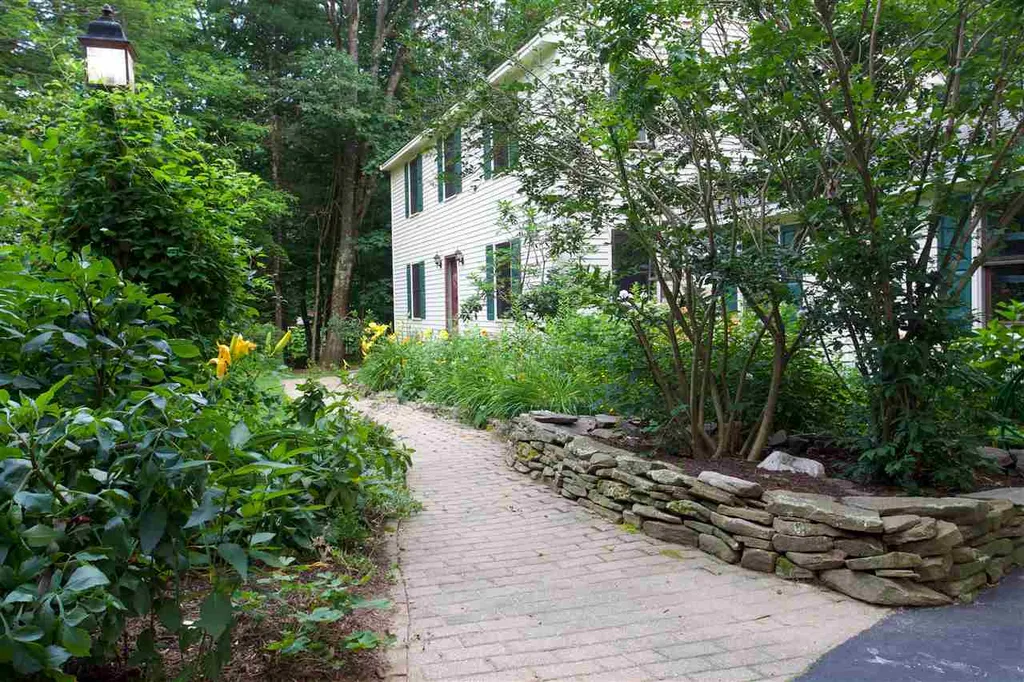 28 Ledgewood Drive Strafford NH 03884