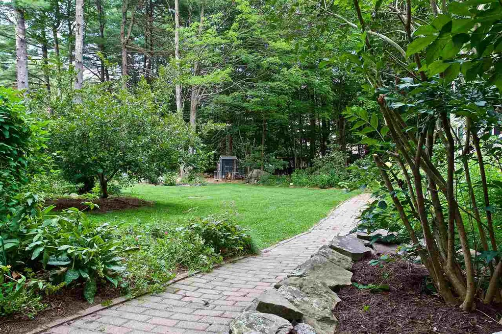28 Ledgewood Drive Strafford NH 03884