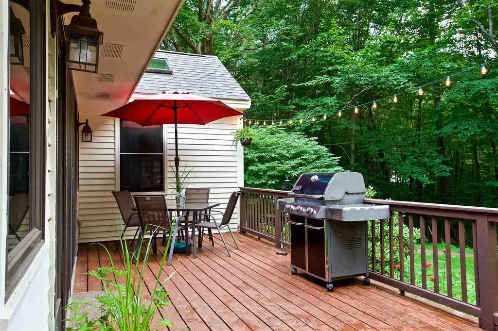 28 Ledgewood Drive Strafford NH 03884