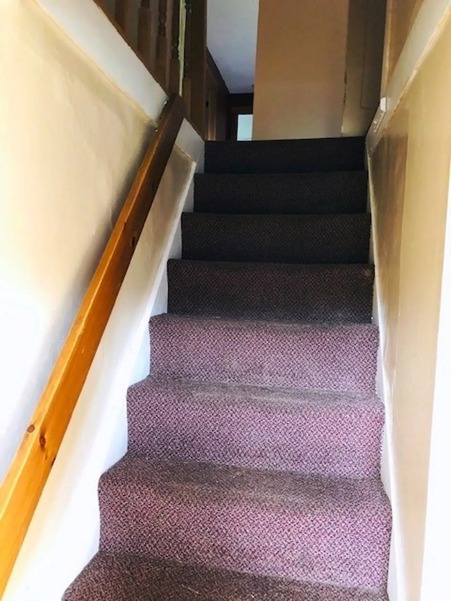 3260 US Route 3, Thornton, NH 03285 Stairwell 3260 US Route 3, Thornton, NH 03285 Alpine Lakes Real Estate