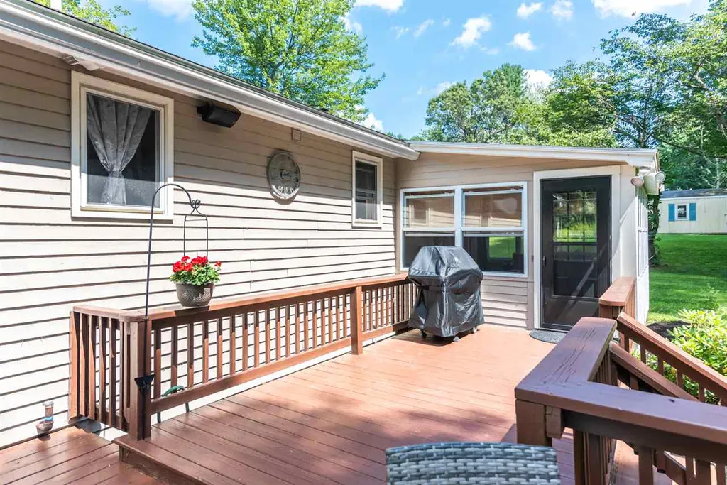 11 Butterfield Lane Stratham NH 03885