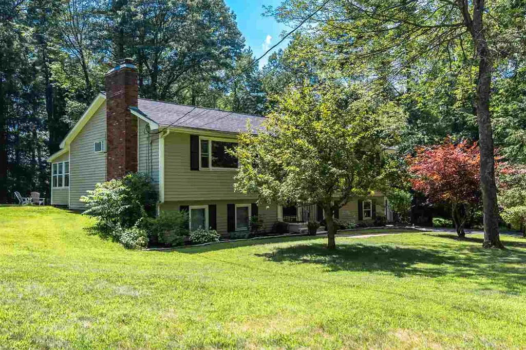 11 Butterfield Lane Stratham NH 03885
