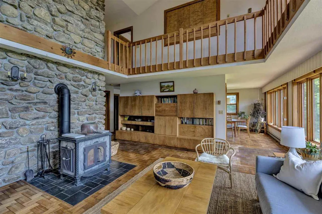 158 Summit View Road New London NH 03257