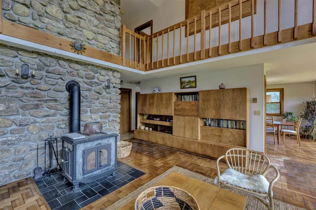 158 Summit View Road New London NH 03257