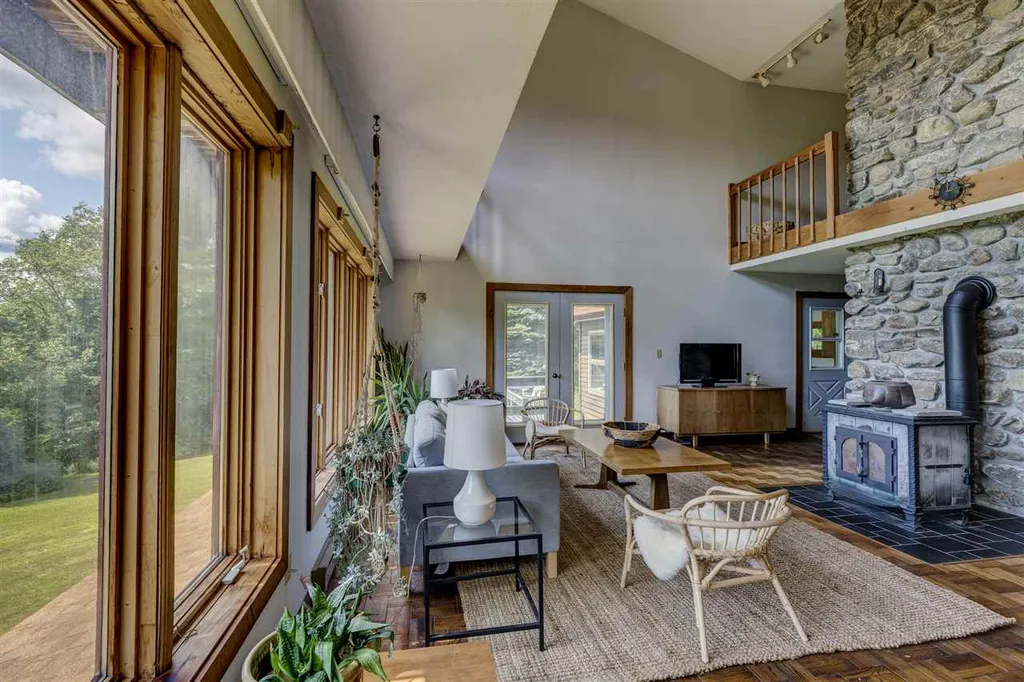 158 Summit View Road New London NH 03257