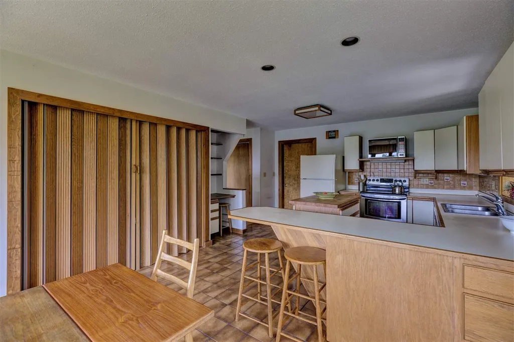 158 Summit View Road New London NH 03257