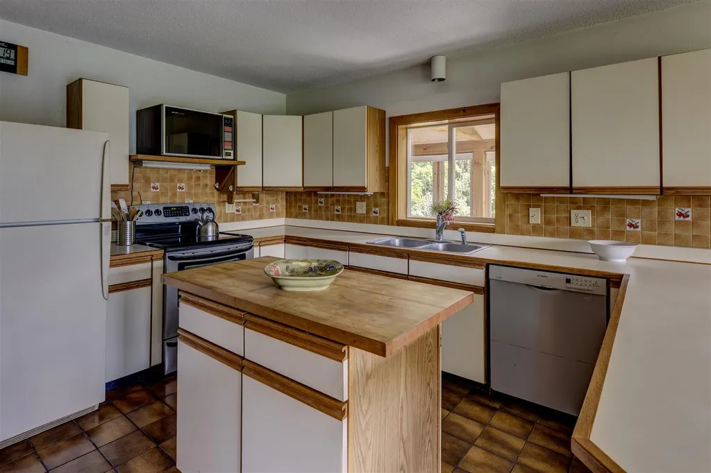 158 Summit View Road New London NH 03257