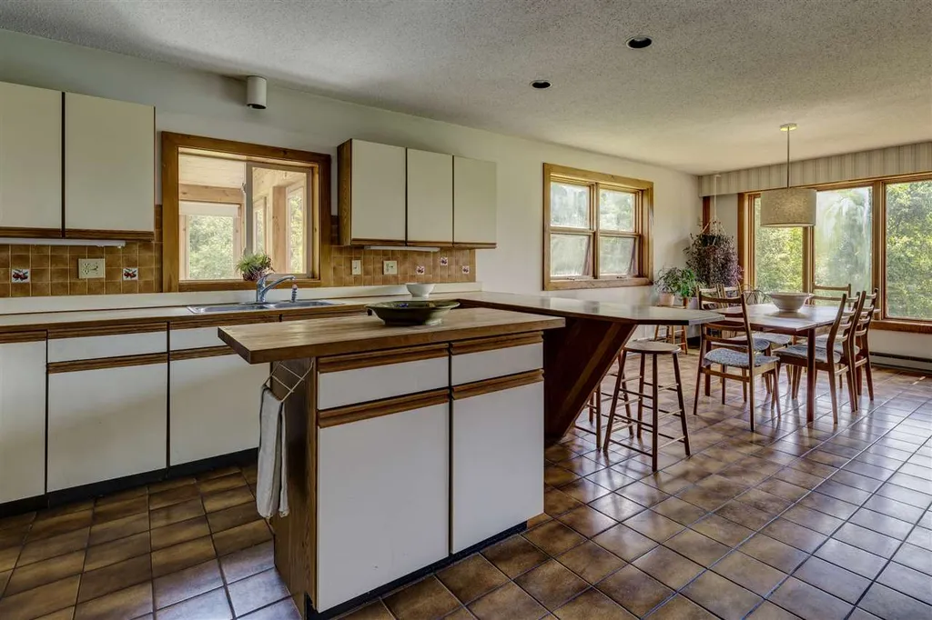 158 Summit View Road New London NH 03257