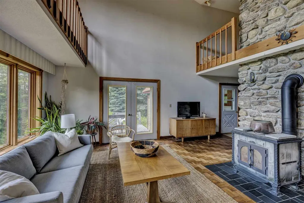 158 Summit View Road New London NH 03257