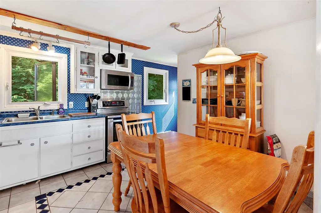 7 Oneida Circle Nashua NH 03060