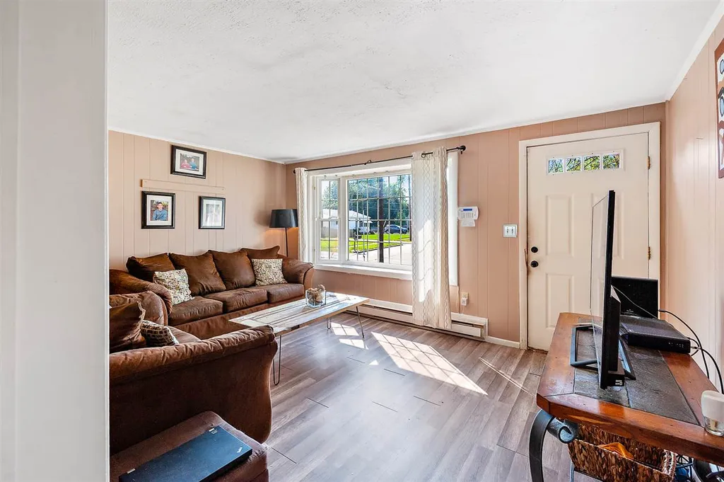 7 Oneida Circle Nashua NH 03060