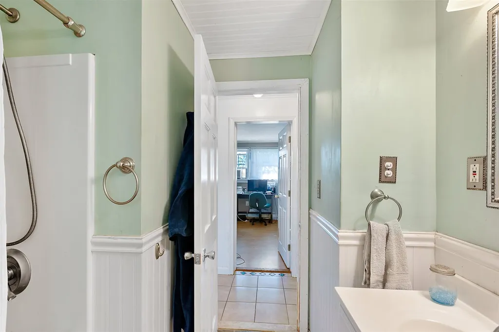 7 Oneida Circle Nashua NH 03060