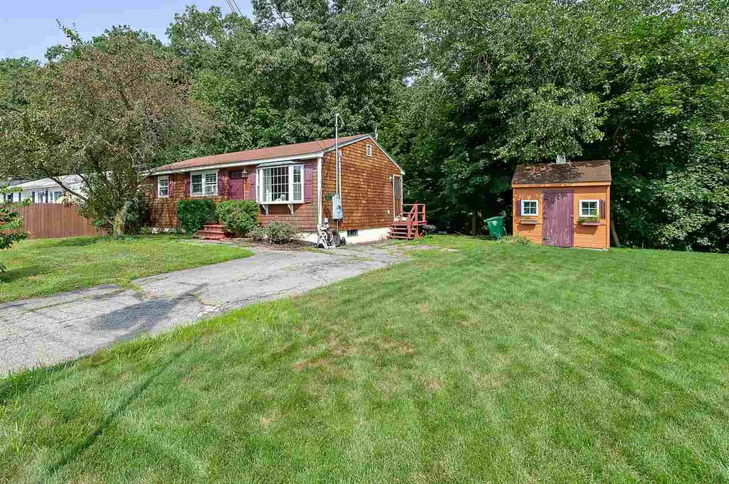 7 Oneida Circle Nashua NH 03060