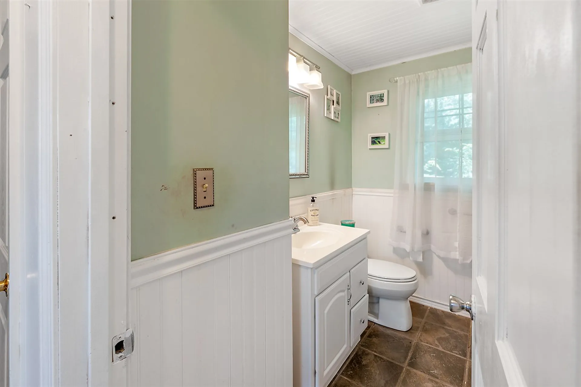 7 Oneida Circle Nashua NH 03060