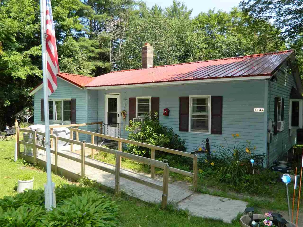 1444 Battle Street Webster NH 03303