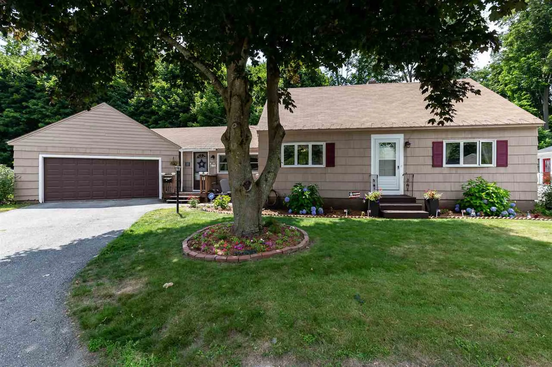 38 Avon Drive Nashua NH 03064