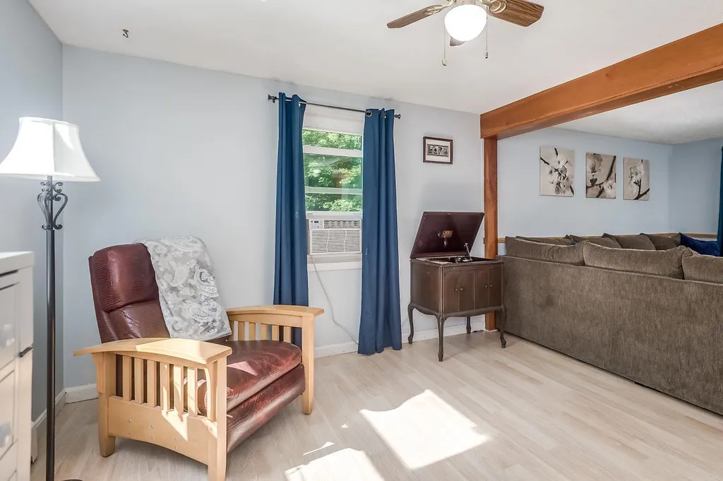 24 Lincoln Drive Nottingham NH 03290