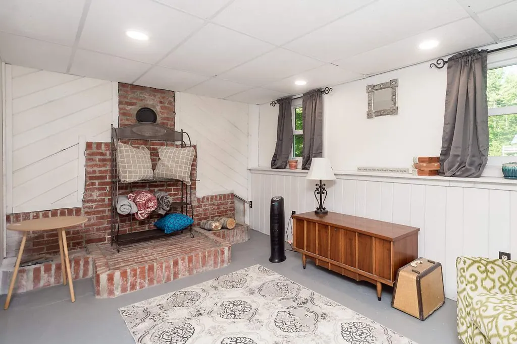 24 Lincoln Drive Nottingham NH 03290