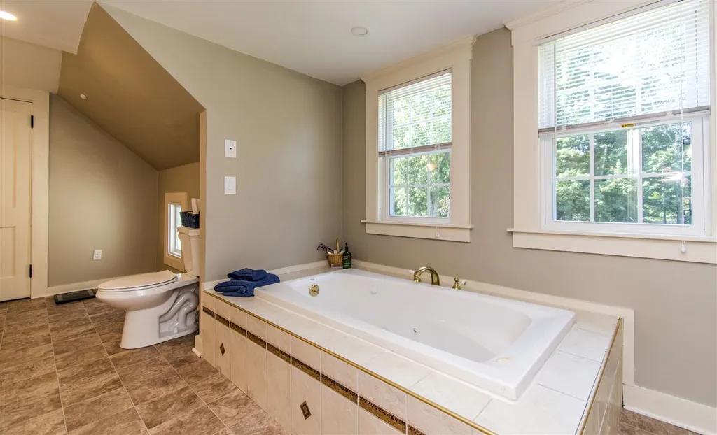 131 Old Dover Road Rochester NH 03867