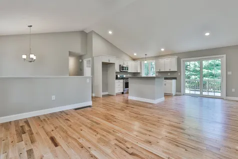 13 Hemlock Springs Road Derry NH 03038