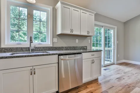 13 Hemlock Springs Road Derry NH 03038