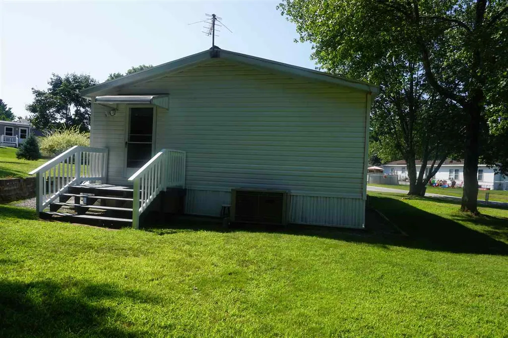 7 Brenda Street Nashua NH 03062