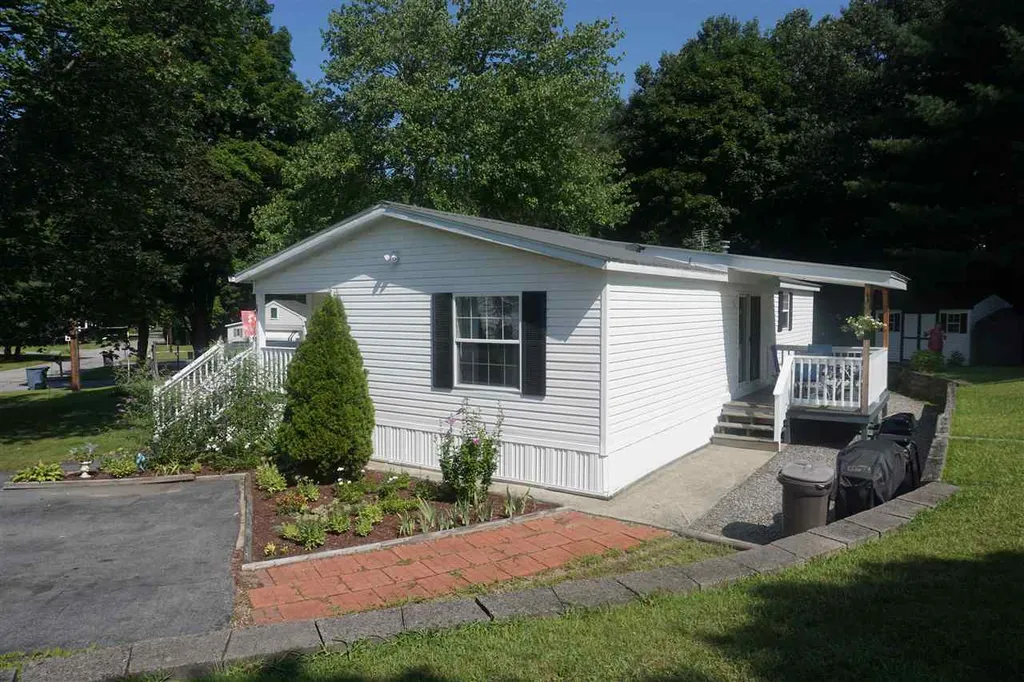 7 Brenda Street Nashua NH 03062