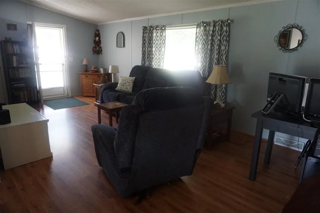 7 Brenda Street Nashua NH 03062