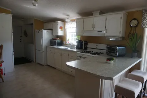 7 Brenda Street Nashua NH 03062