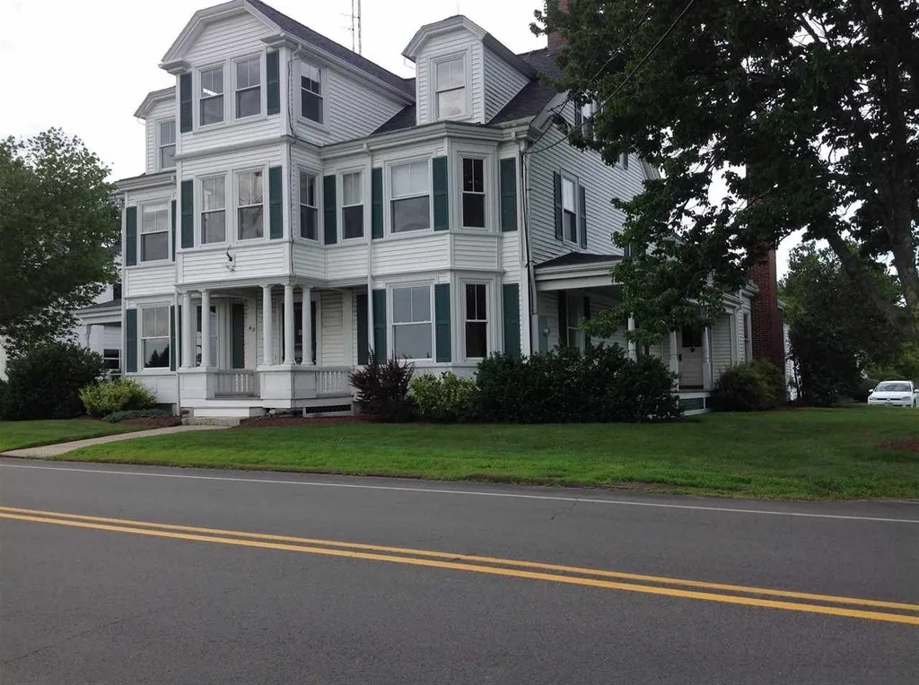 63 Atlantic Avenue North Hampton NH 03862