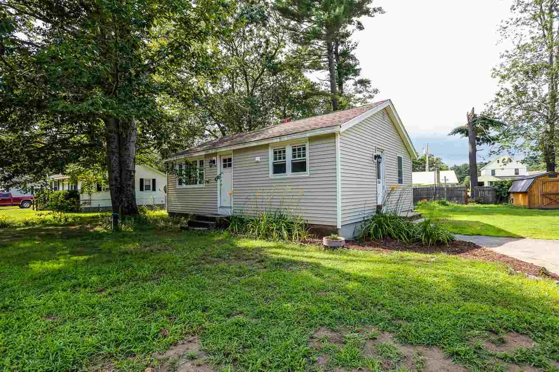 8 Babscott Lane Kingston NH 03848