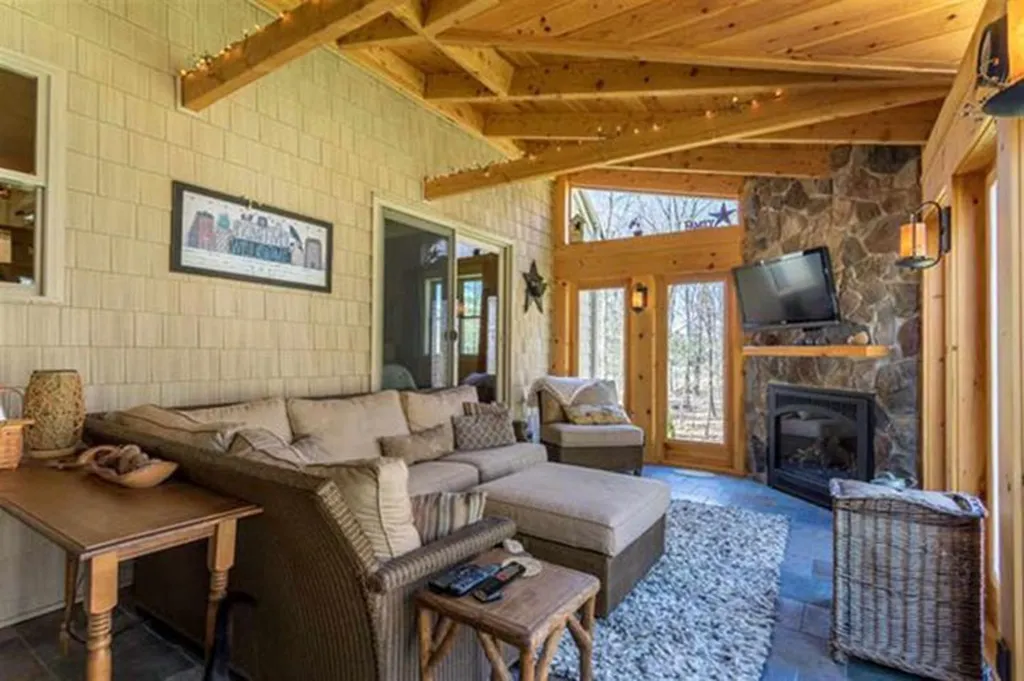 888 Mcintyre Road Newington NH 03801
