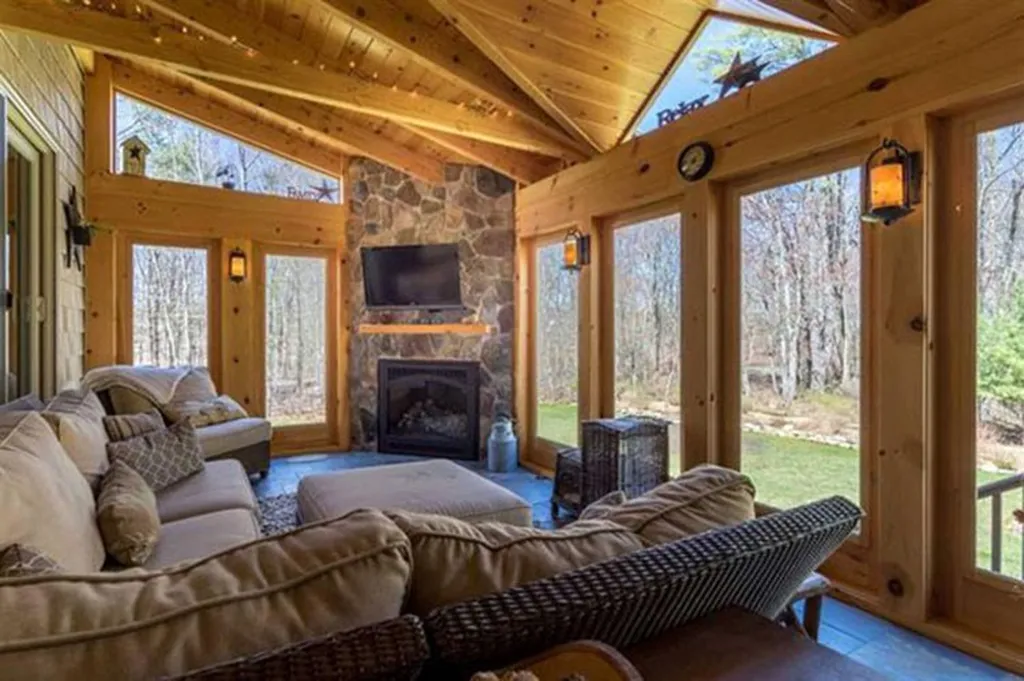 888 Mcintyre Road Newington NH 03801