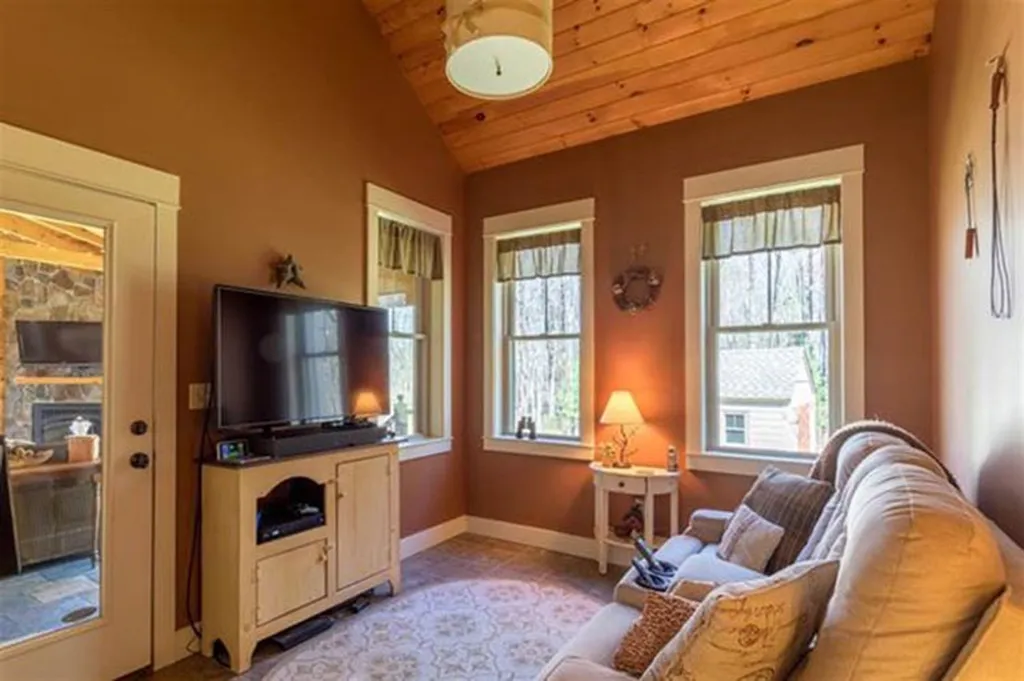 888 Mcintyre Road Newington NH 03801