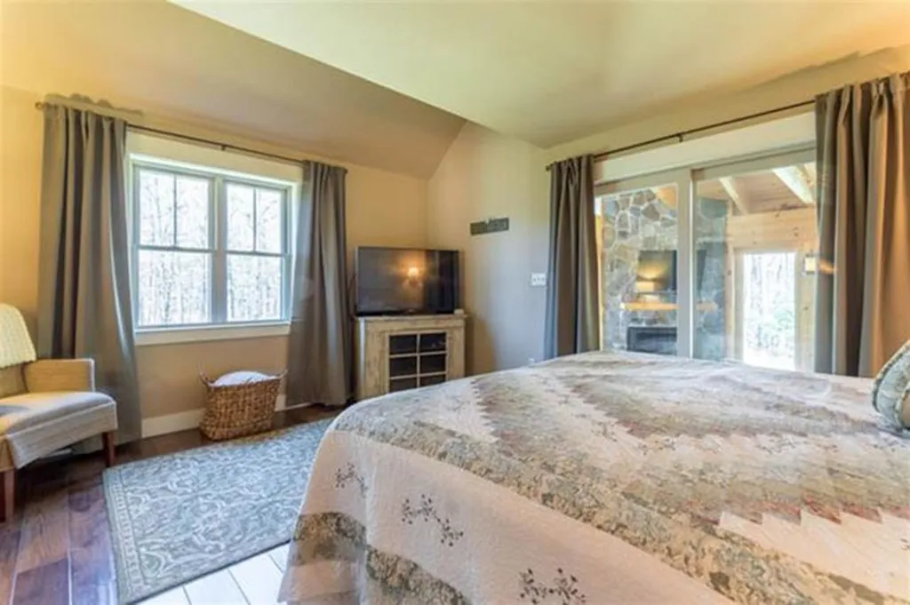 888 Mcintyre Road Newington NH 03801