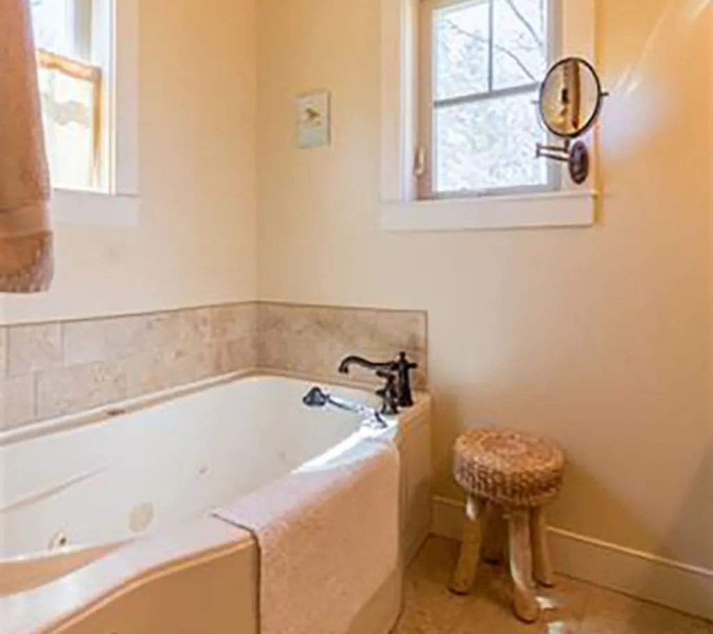 888 Mcintyre Road Newington NH 03801
