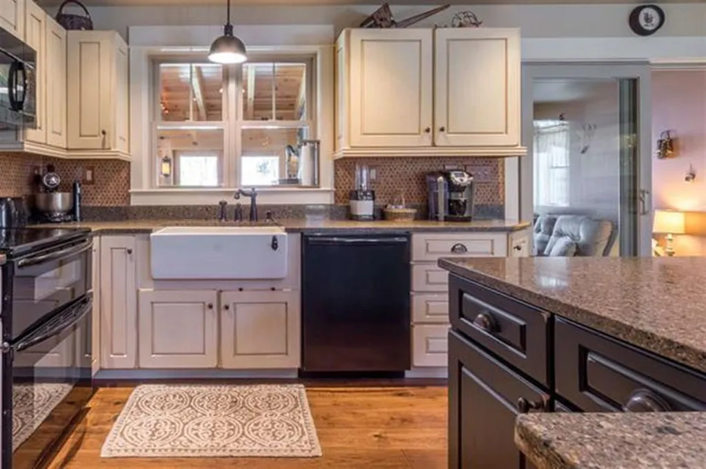 888 Mcintyre Road Newington NH 03801