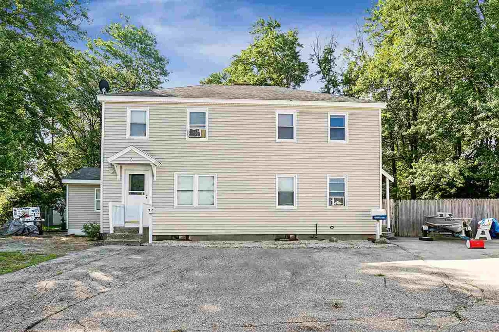 3 Mary Ann Road Manchester NH 03104