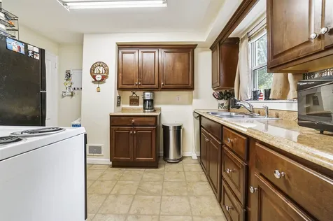 3 Mary Ann Road Manchester NH 03104