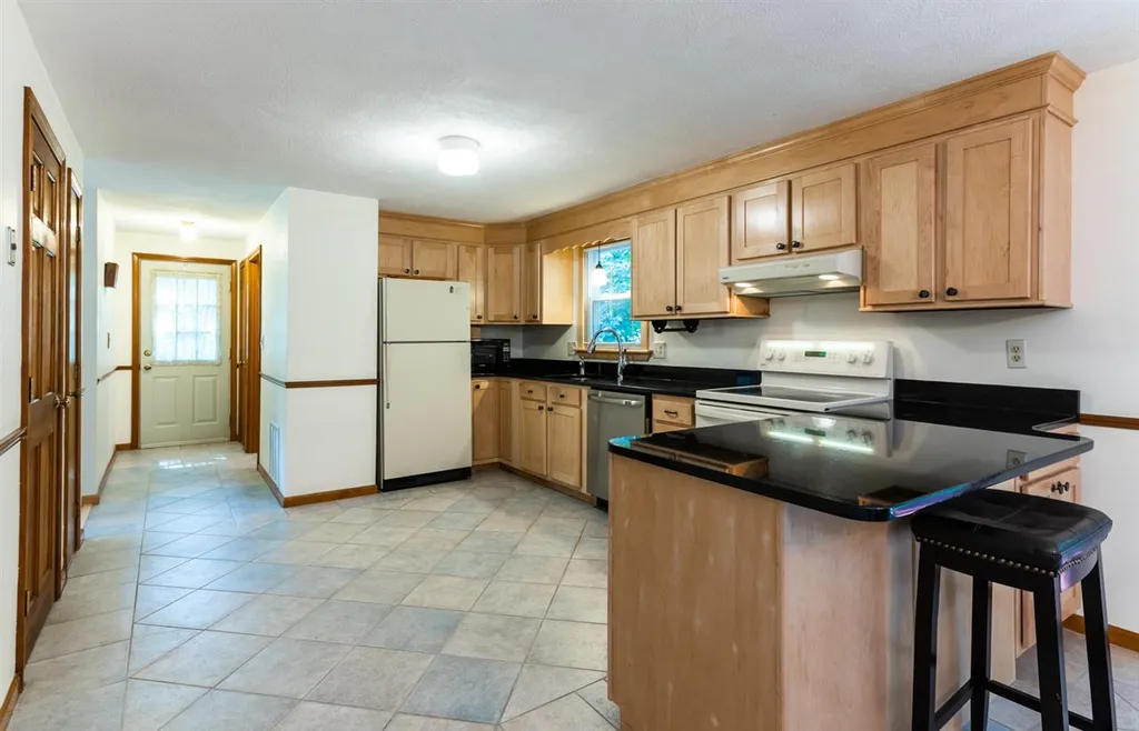 23 South London Drive Nashua NH 03062