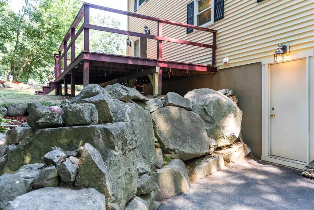 23 South London Drive Nashua NH 03062