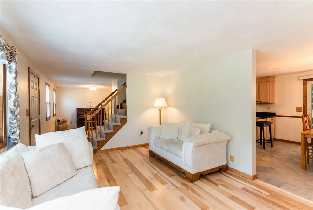 23 South London Drive Nashua NH 03062