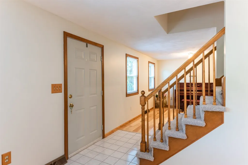 23 South London Drive Nashua NH 03062