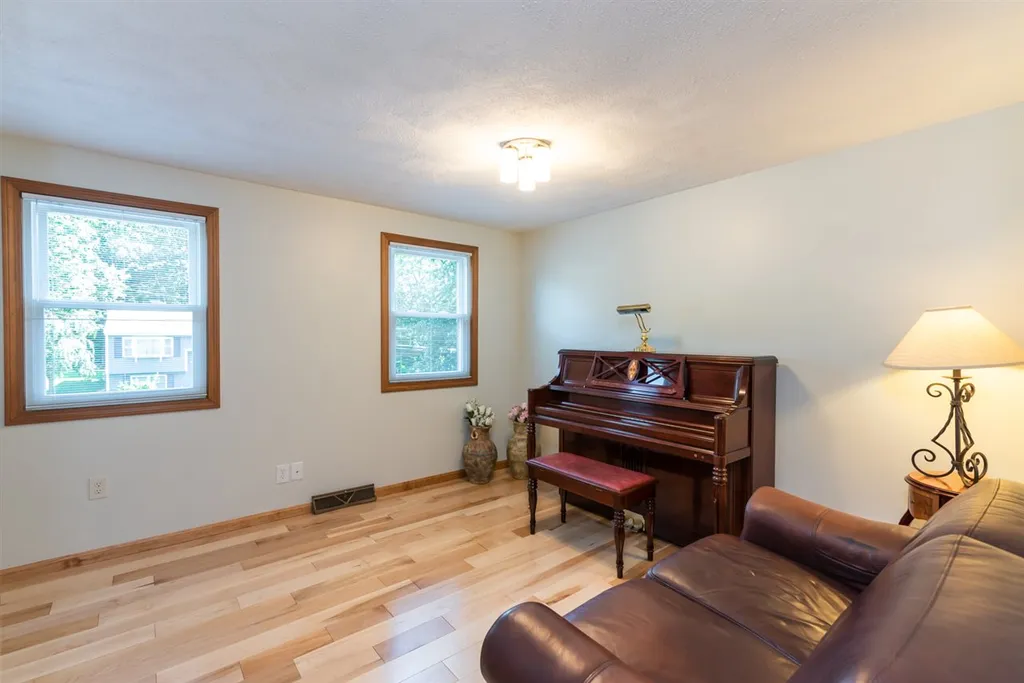 23 South London Drive Nashua NH 03062